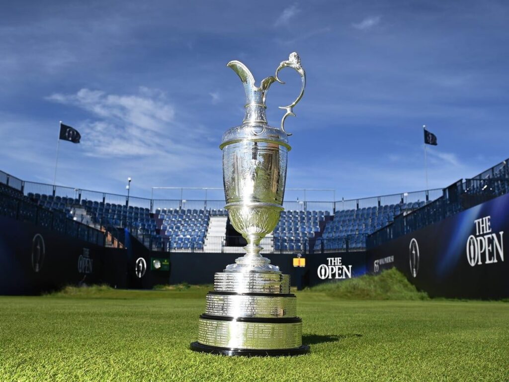 Tiger Woods image, Golf trophy